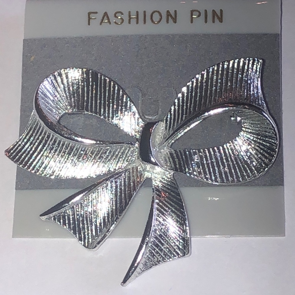 Vintage Silver Tone Retro Boho Bow Fashion Pin Brooch